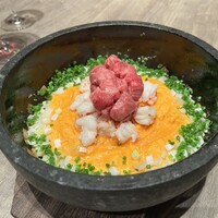 焼肉うしごろ 池袋店 - 厳選赤身と海老の石焼炒飯