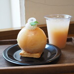 breadworks - まるごと桃のケーキ（1000円） ピーチジュース（520円）