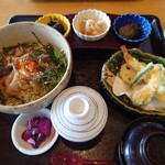 Ryoushiryouri Katsuratei - 漁師丼の定食？だったと思います。