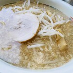ラーメンの店 ホープ軒 - 【千駄ヶ谷】ホープ軒のラーメン(950円)。背脂系。