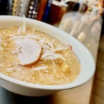 ラーメンの店 ホープ軒 - 【千駄ヶ谷】ホープ軒のラーメン(950円)。背脂系。