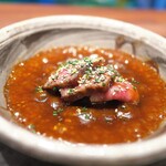 Hiro sawa - 宮崎牛ｻｰﾛｲﾝと揚げた賀茂茄子、コチュジャンソースの土鍋。