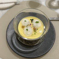 Maison DIA Mizuguchi - 愛知県産ゴールドラッシュトウモロコシ冷製スープ
                    スペイン産ハモンセラーノカプチーノ仕立て