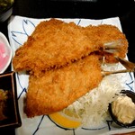 かもめ丸 - あじフライ定食(税込1780円)のアジ3枚