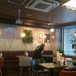 グリーディ フォックス バーガー - ブルックリン風の素敵な店内