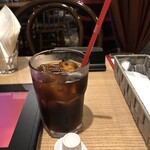 イタリアンダイニング カフェ ハーレーパーク - ピッツァランチ（サラダ、ドリンク付き）：１１５５円のアイスコーヒー