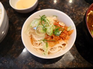 Saika - ◯冷し煮麺
                        これは韓国冷麺のスープを使って
                        そうめんを使われている冷し煮麺になるのかな❔
                        
                        意外と合ってて面白いし美味しい。