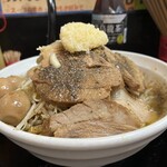 自家製太麺 ドカ盛 マッチョ - 横