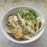 手打うどん たむら - うどん 小 250円　てんぷら（なす）60円
