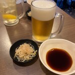 ジンギスカン佐藤 - とりあえずビールとお通しのもやしナムル