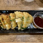 肉×鍋×韓国料理 韓国バル OKOGE - 海鮮チヂミ（メニューと、ちょっと違います）