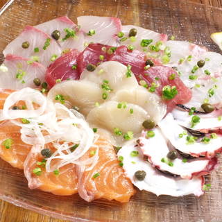 【鮮魚のお刺身カルパッチョ6点盛り】780円