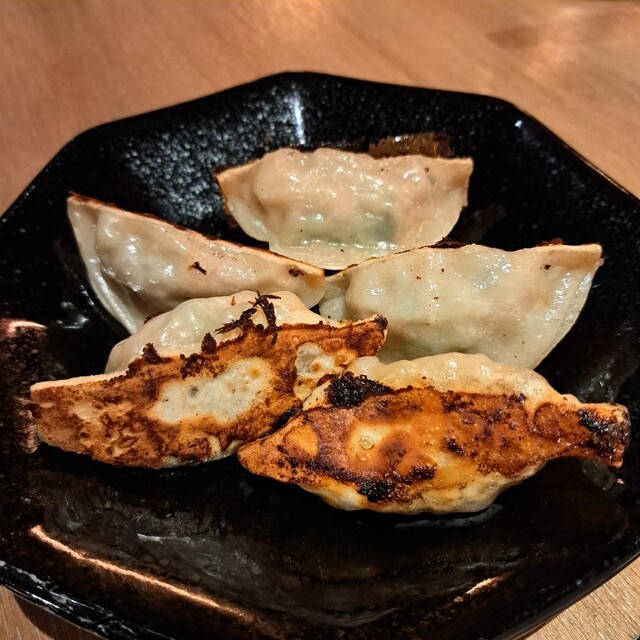 餃子皮命 - 旭川（居酒屋）の写真