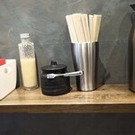 洋食の朝日 - 卓上