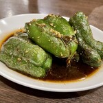 四川 郷土菜 シャンバァロウ - 皮蛋とピーマンの黒酢炒め 660円