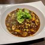 四川 郷土菜 シャンバァロウ - サツマ芋春雨と挽肉のピリ辛煮 キノコ入り(マーボー春雨) 1350円