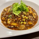 四川 郷土菜 シャンバァロウ - サツマ芋春雨と挽肉のピリ辛煮 キノコ入り(マーボー春雨) 1350円