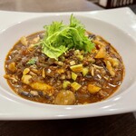 四川 郷土菜 シャンバァロウ - サツマ芋春雨と挽肉のピリ辛煮 キノコ入り(マーボー春雨) 1350円