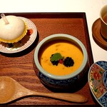 銀座嘉禅 - コースに付く厳選中国茶　マンゴータピオカスープ　熱々のカスタード饅