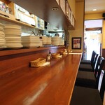 ビストロ コゥジィ - 綺麗に保っているカウンター。