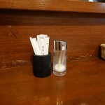 ビストロ コゥジィ - お塩のみ。味の自信を感じます。