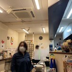 麺屋　廣島弐番 - 水：カウンター
ティシュー：カウンター
ゴミ箱：なし
トイレ：店内奥
味変ツール：胡椒、七味