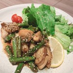 Stir-fried asparagus and scallops with butter