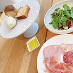 TRATTORIA AL POMPIERE - オリーブオイルと一緒に