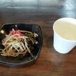 麺や小鉄 - 料理写真:水とトッピング