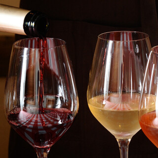 以意大利产为主，性价比出众的美味葡萄酒种类丰富◎