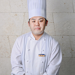 请享用大量使用当地食材烹制的琉球法国料理。