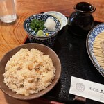 そば処 上代 - かしわご飯はあっさりコクがある！