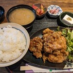 潤の珈琲 - 唐揚げ定食。1,000円なり