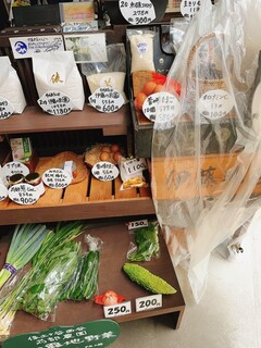 h Itou Kometen - お米の他に野菜や卵なども売っています