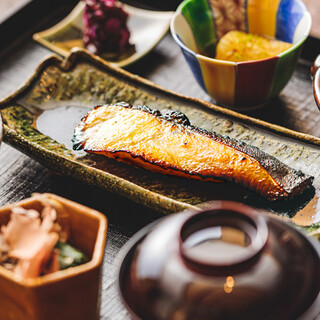 ランチには「西京焼き定食」を