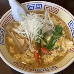 餃子と麺 いせのじょう - 辛口ラーメン950円＋卵とじ60円