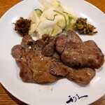 牛たん炭焼き 利久 - 大判牛タン焼き