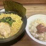 横浜家系ラーメン 鶯家 - 