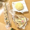 ブーランジェリー クク - オンオンベーコンとクリームチーズのパン、黒こしょうとブラックオリーブ、めろんぱん