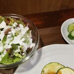 キッチン ブルー グローブ - サラダ、おしのアップ