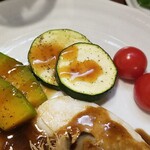 キッチン ブルー グローブ - 備え付け野菜のアップ