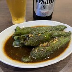 四川 郷土菜 シャンバァロウ - 皮蛋とピーマンの黒酢炒め 660円