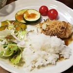 キッチン ブルー グローブ - ２度目のご飯、サラダも乗せます