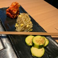 にく稲 - 白菜キムチとナムル2種盛り合わせ