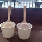 Hilo Homemade Ice Cream - シングルカップ（470円税込）右:ブルーベリー（藤沢産）、左:白桃（山梨産）