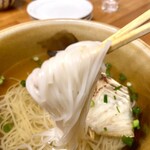 魚市場 小松 - にゅうめん(麺リフト)