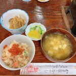 かま家 - しゃけ親子釜めし（小鉢・漬物・味噌汁付き）