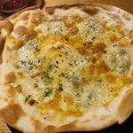 リトロボ - ゴルゴンゾーラのパリパリピザ