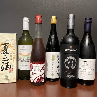 We have a carefully selected lineup of alcoholic beverages that go well with your meals, including Shaoxing wine.