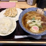 Hishio Ra-Men Hishiogyouza Kuukai - あっさり醤油  “空ラーメン”  餃子定食。